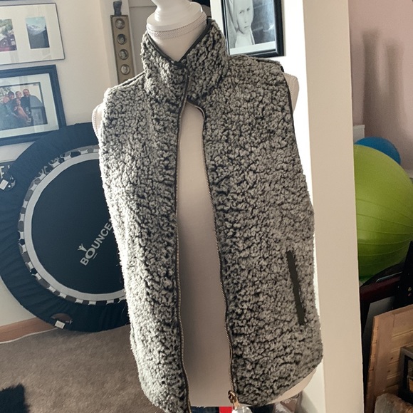 Vest - Picture 2 of 3